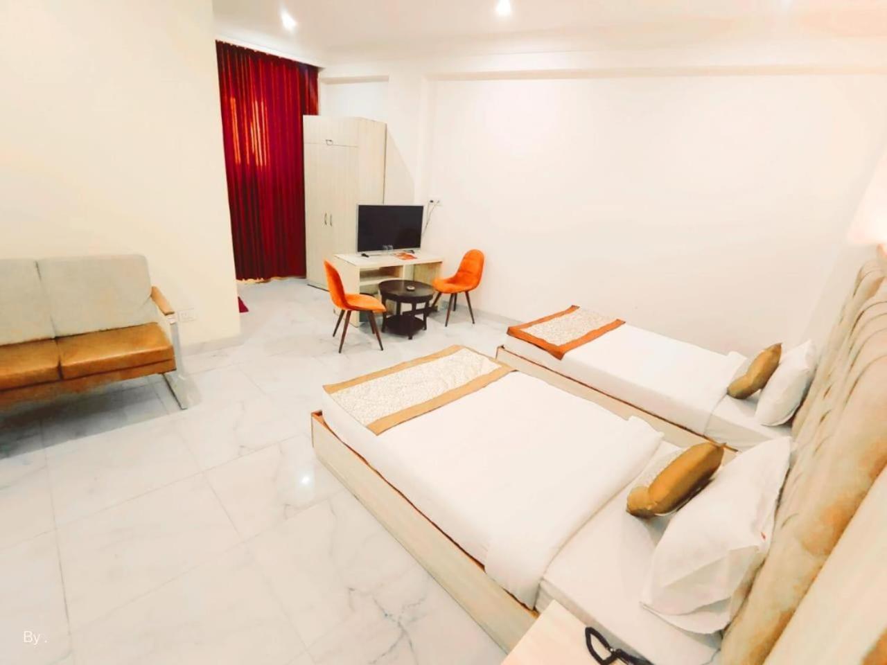 Hotel Almora Sky Near By Delhi International Airport With - Free Airport Pickup And Drop Νέο Δελχί Εξωτερικό φωτογραφία