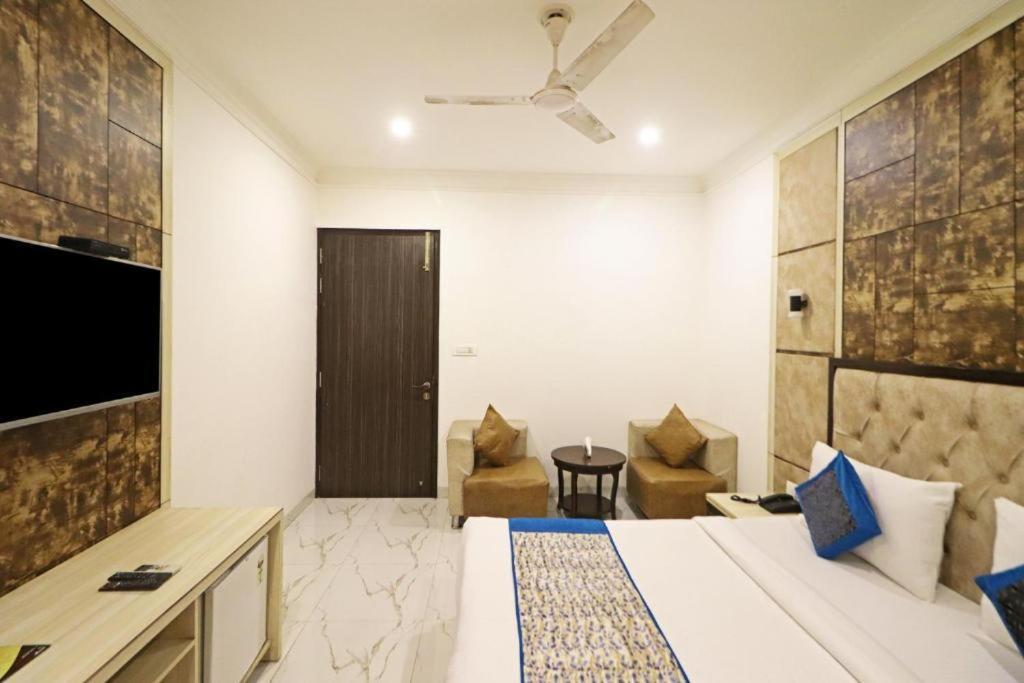 Hotel Almora Sky Near By Delhi International Airport With - Free Airport Pickup And Drop Νέο Δελχί Εξωτερικό φωτογραφία