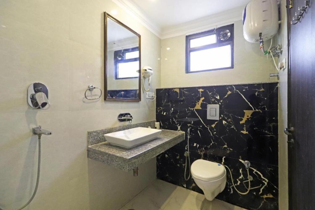 Hotel Almora Sky Near By Delhi International Airport With - Free Airport Pickup And Drop Νέο Δελχί Εξωτερικό φωτογραφία