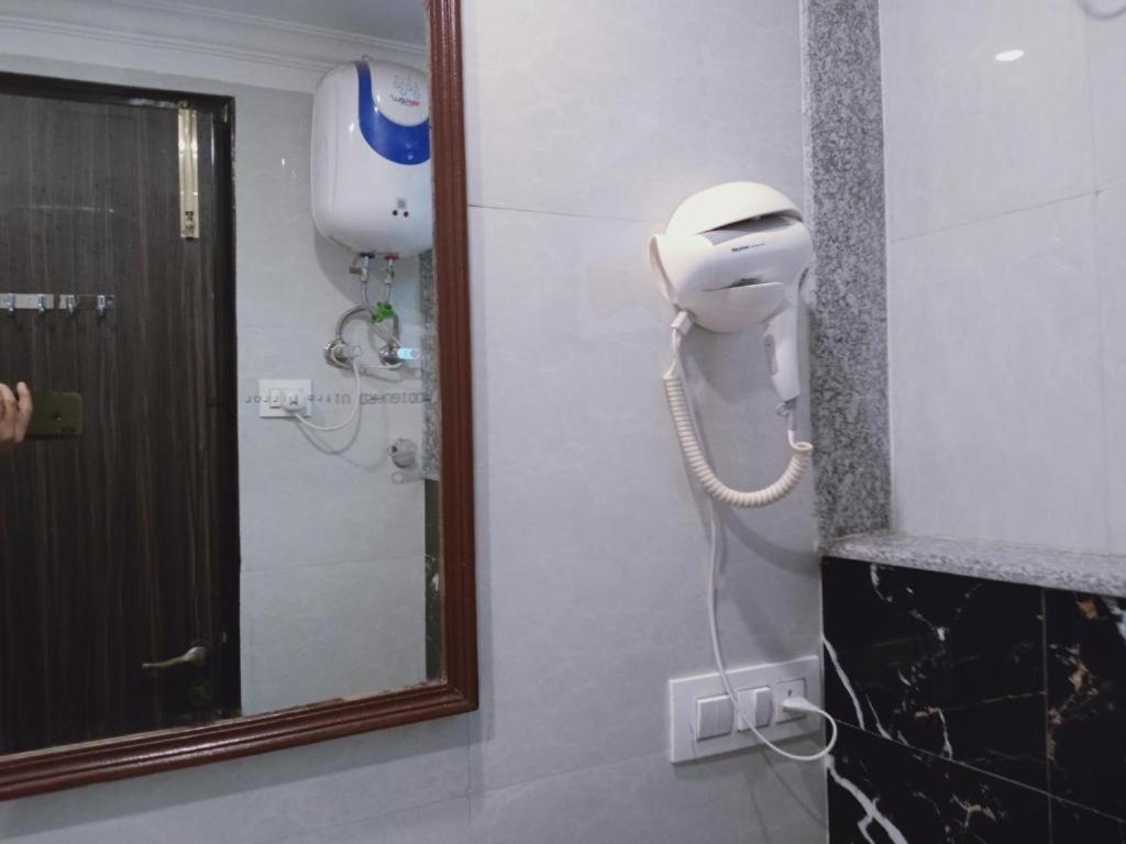 Hotel Almora Sky Near By Delhi International Airport With - Free Airport Pickup And Drop Νέο Δελχί Εξωτερικό φωτογραφία