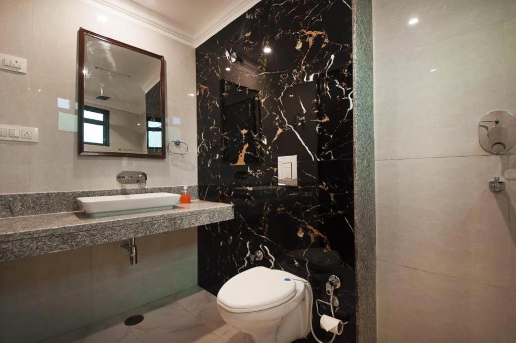 Hotel Almora Sky Near By Delhi International Airport With - Free Airport Pickup And Drop Νέο Δελχί Εξωτερικό φωτογραφία
