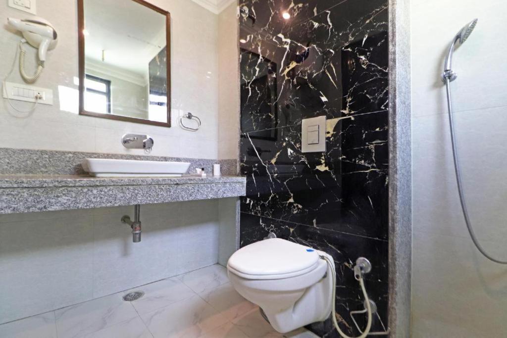 Hotel Almora Sky Near By Delhi International Airport With - Free Airport Pickup And Drop Νέο Δελχί Εξωτερικό φωτογραφία