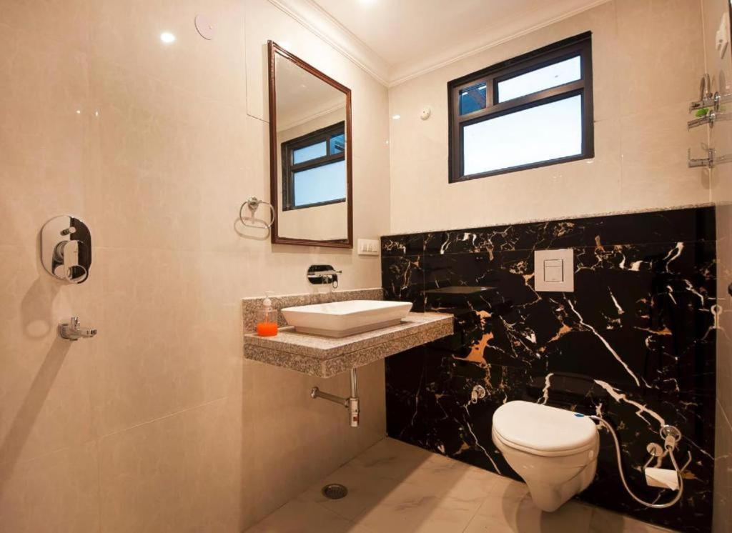 Hotel Almora Sky Near By Delhi International Airport With - Free Airport Pickup And Drop Νέο Δελχί Εξωτερικό φωτογραφία