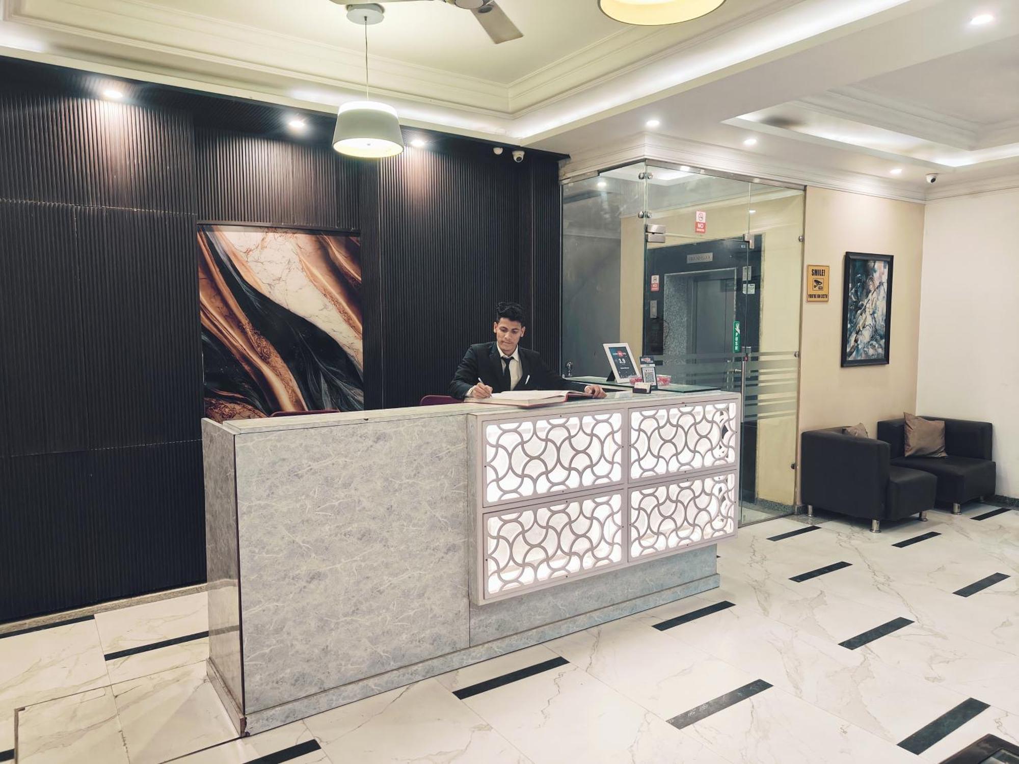 Hotel Almora Sky Near By Delhi International Airport With - Free Airport Pickup And Drop Νέο Δελχί Εξωτερικό φωτογραφία