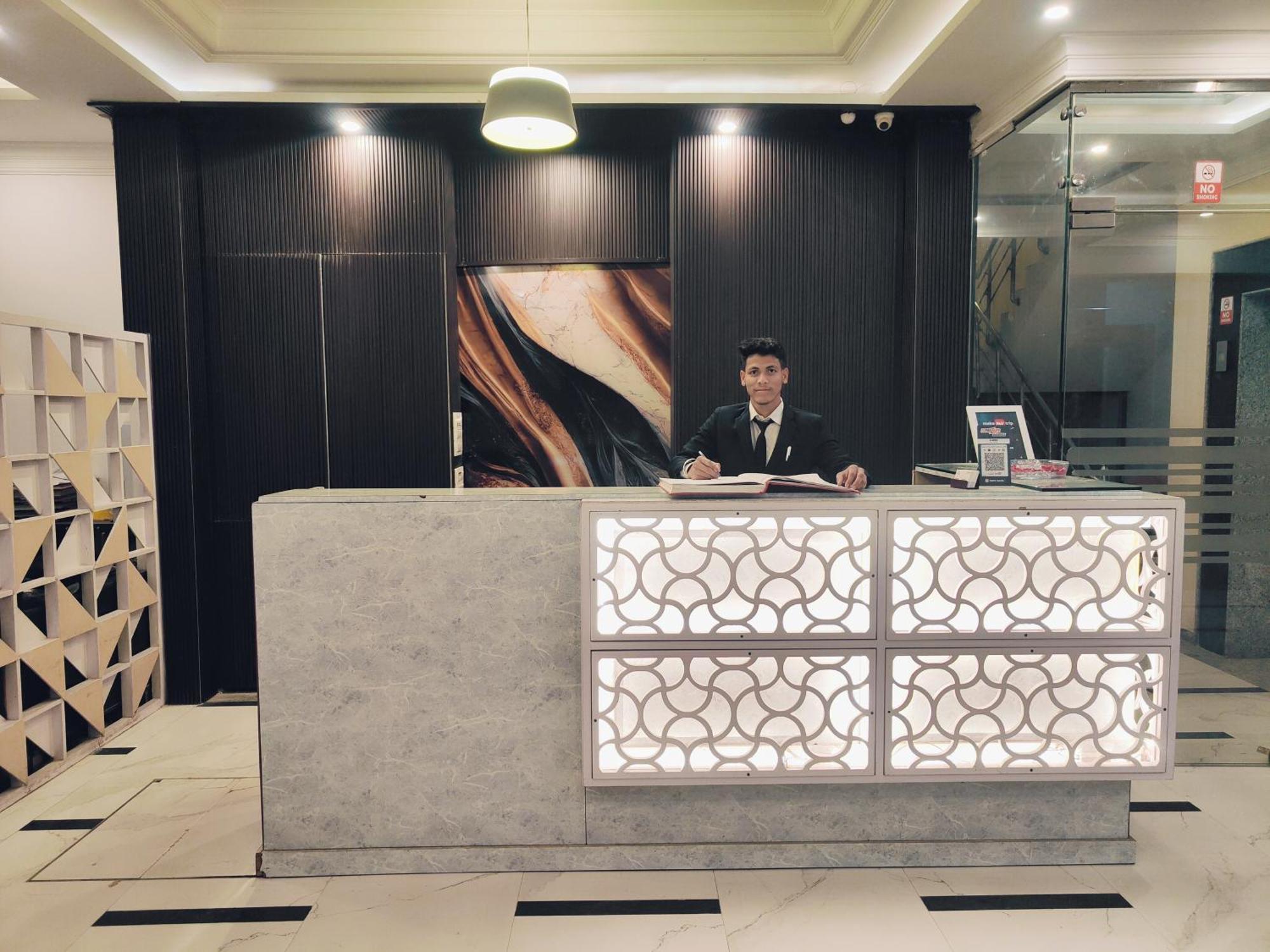 Hotel Almora Sky Near By Delhi International Airport With - Free Airport Pickup And Drop Νέο Δελχί Εξωτερικό φωτογραφία
