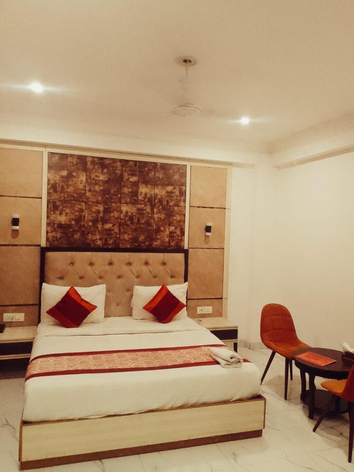 Hotel Almora Sky Near By Delhi International Airport With - Free Airport Pickup And Drop Νέο Δελχί Εξωτερικό φωτογραφία